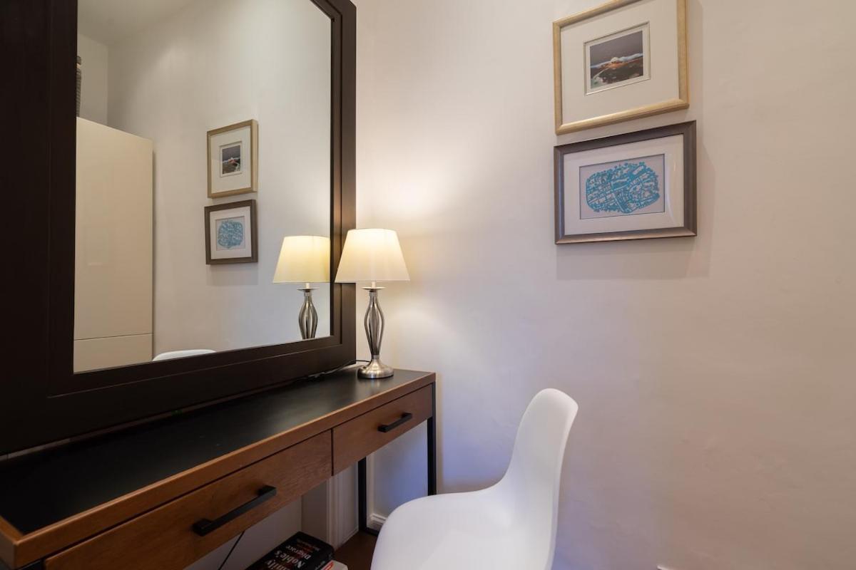 Immaculate One Bedroom Flat In The Centre