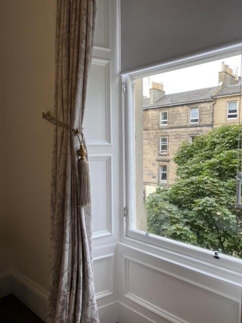 Immaculate One Bedroom Flat In The Centre Edinburgh
