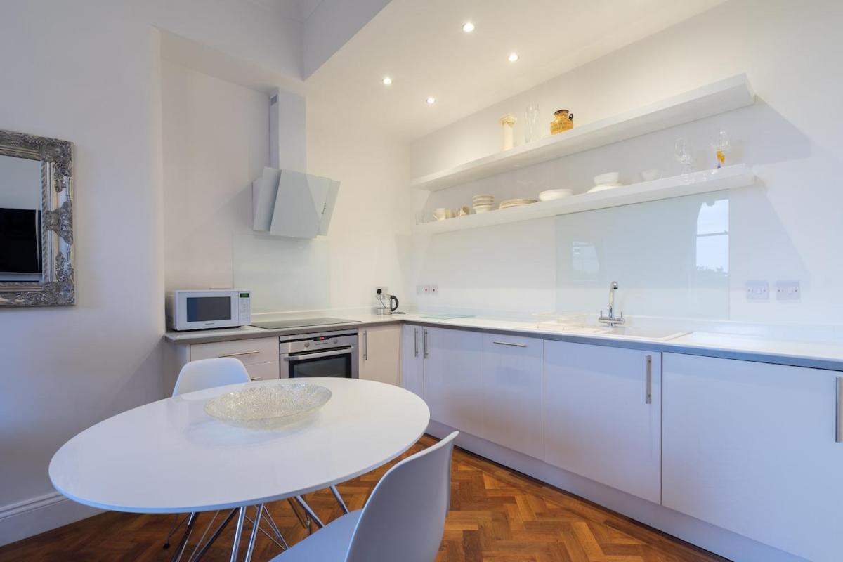 Immaculate One Bedroom Flat In The Centre *